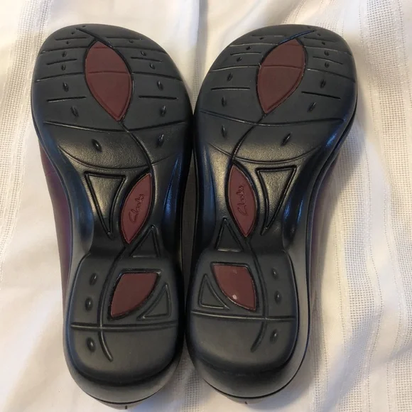 CLARKS Artisan reddish brown slip-on shoes size 7M - Picture 10 of 10